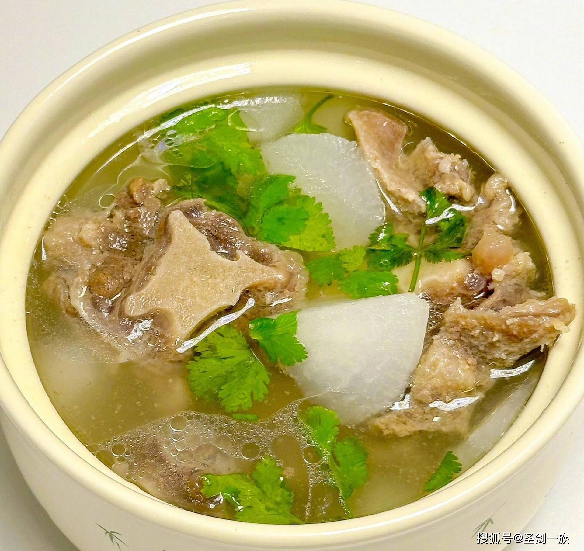 立秋后补骨佳肴，常食八款家常菜，腿脚更有力，精神更充沛_立秋后补骨佳肴，常食八款家常菜，腿脚更有力，精神更充沛_