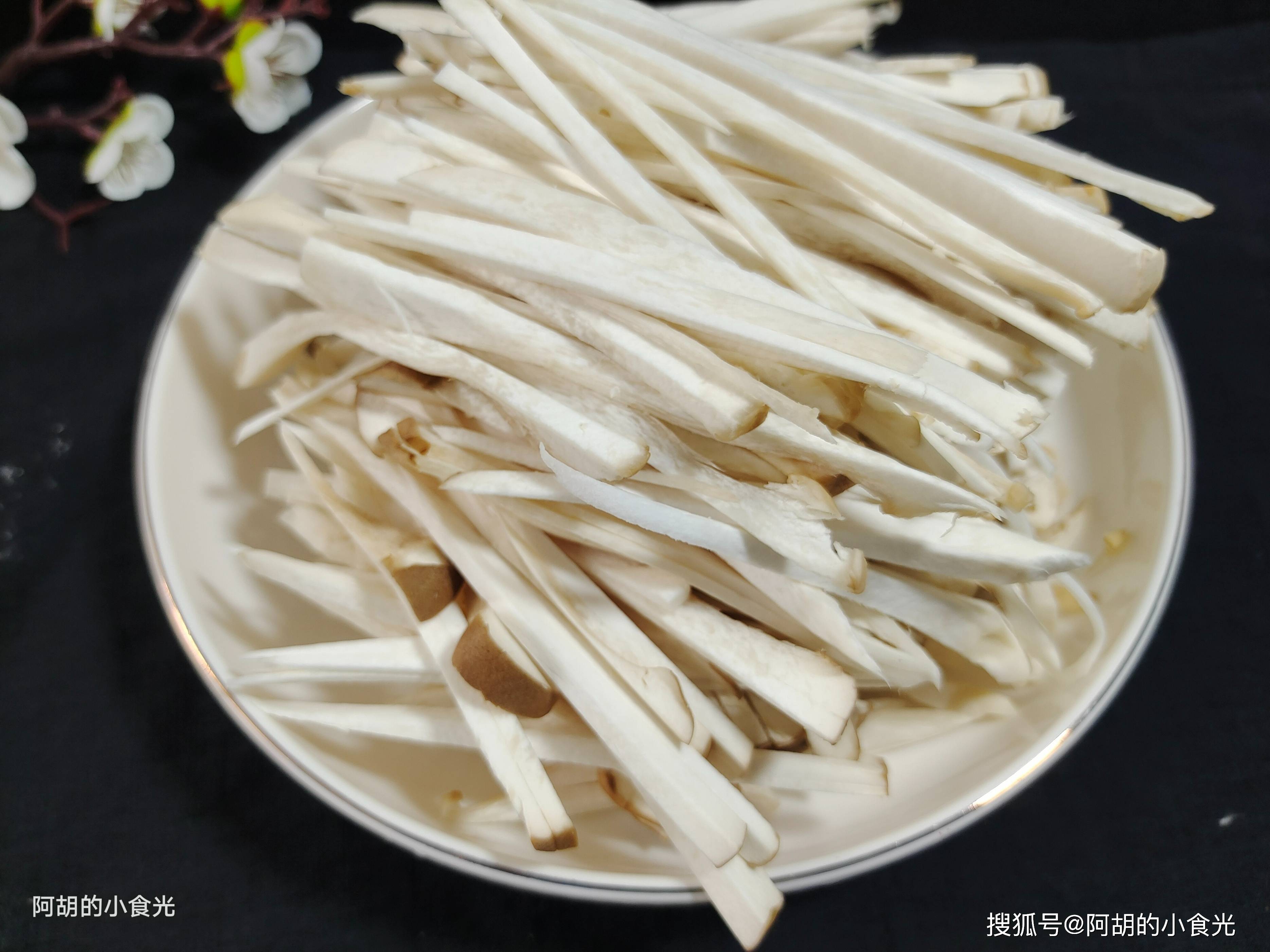 用盘子蒸东西__在炒锅里蒸东西的盘子