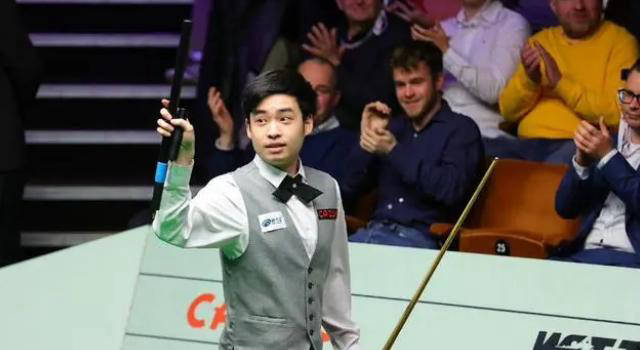 斯佳輝和囧哥逆轉(zhuǎn)爭奪勝局，11冠王發(fā)威進16強