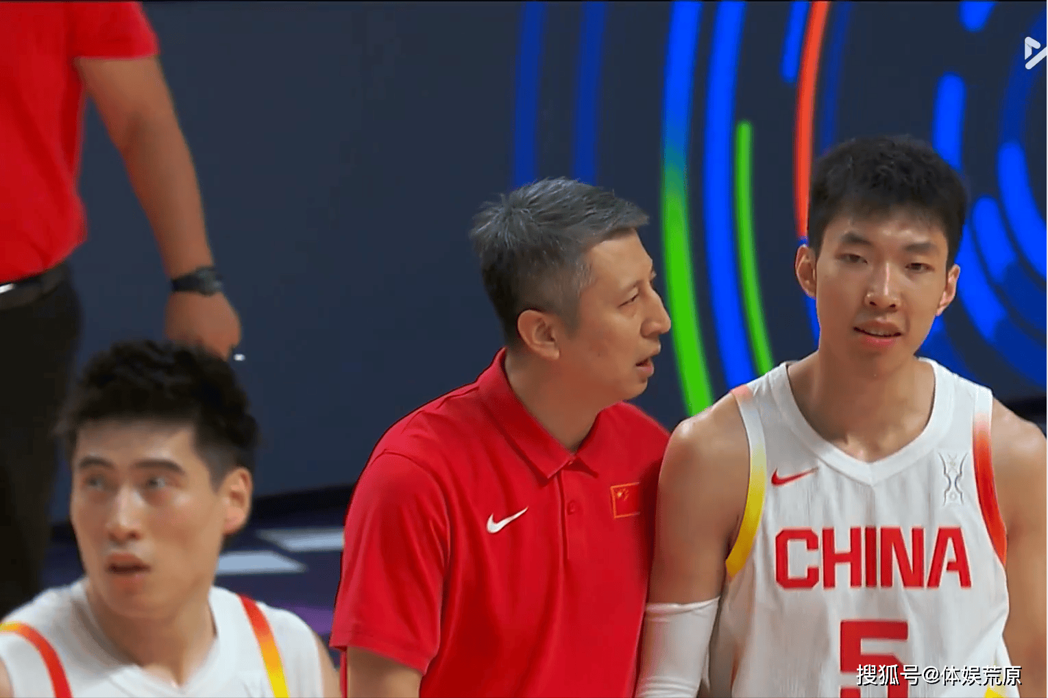 中國男籃：胡明軒7中0險(xiǎn)勝強(qiáng)敵，王俊杰21分，胡金秋末節(jié)發(fā)威