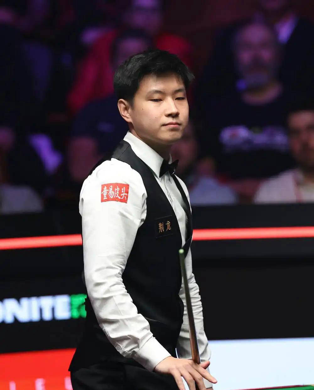斯诺克沙特大师赛：赵心童完美表现，丁俊晖成功晋级16强