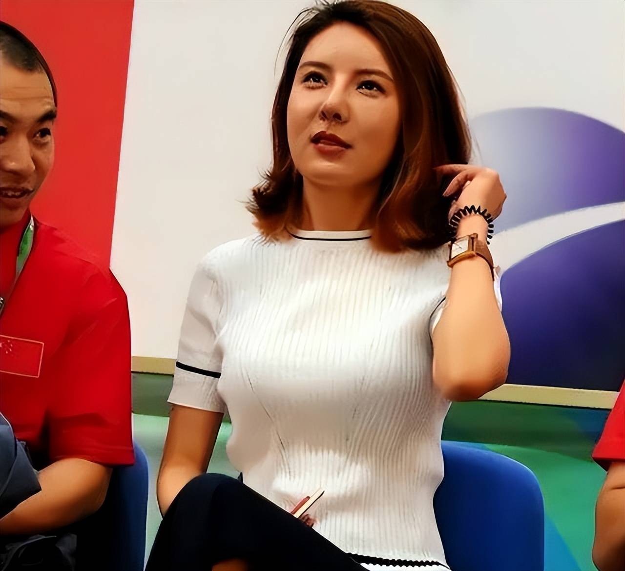 奥运冠军杜丽近况,年过40仍然韵味十足,从满脸痘蜕变成颜值女神