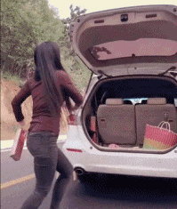 搞笑GIF：这姐路人视角长这样啊，真的惊艳了路人!