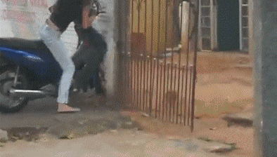 搞笑GIF：这姐路人视角长这样啊，真的惊艳了路人!
