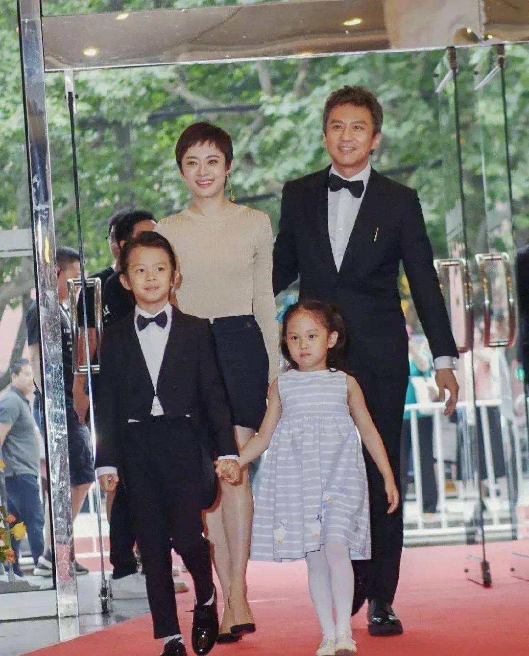 孙俪儿女近照流出一个像爸一个像妈13岁等等气质比邓超还出众
