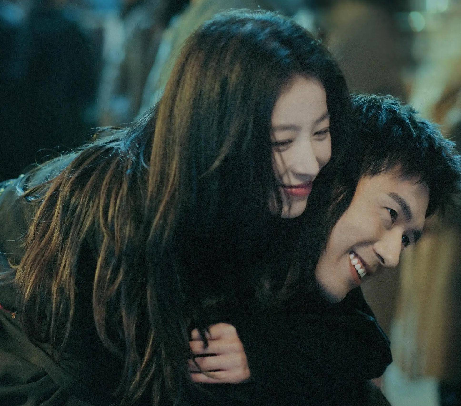 她是肖战十年的闺蜜,李现的绯闻女友,是娱乐圈帅哥收割机