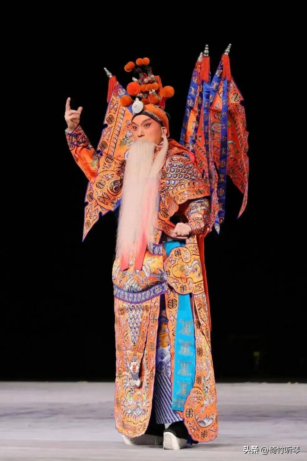 值得注意的是,早期的京剧并没有武生这一分类,当时的武生戏多由老生