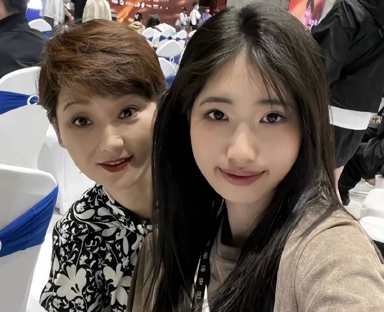 冯小刚:年轻时管不住下半身,如今让18岁的养女买了单,他后悔吗