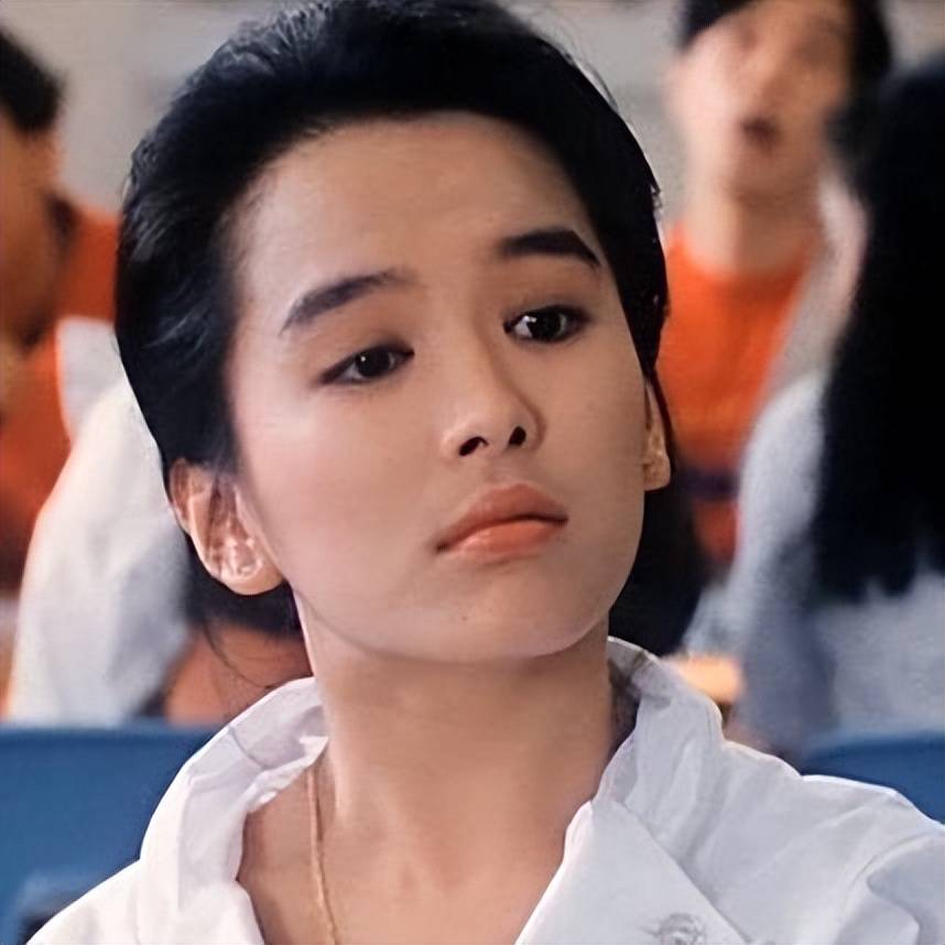 "香港女神"陈加玲:因太漂亮被逼拍风月片,隐退后今52岁成富婆