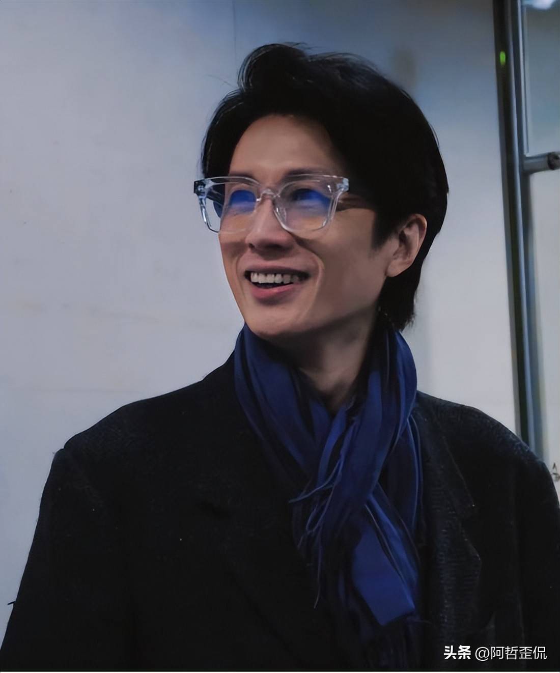 95岁黄子华父亲回乡捐款引关注,竟是香港首位法拉利车主?