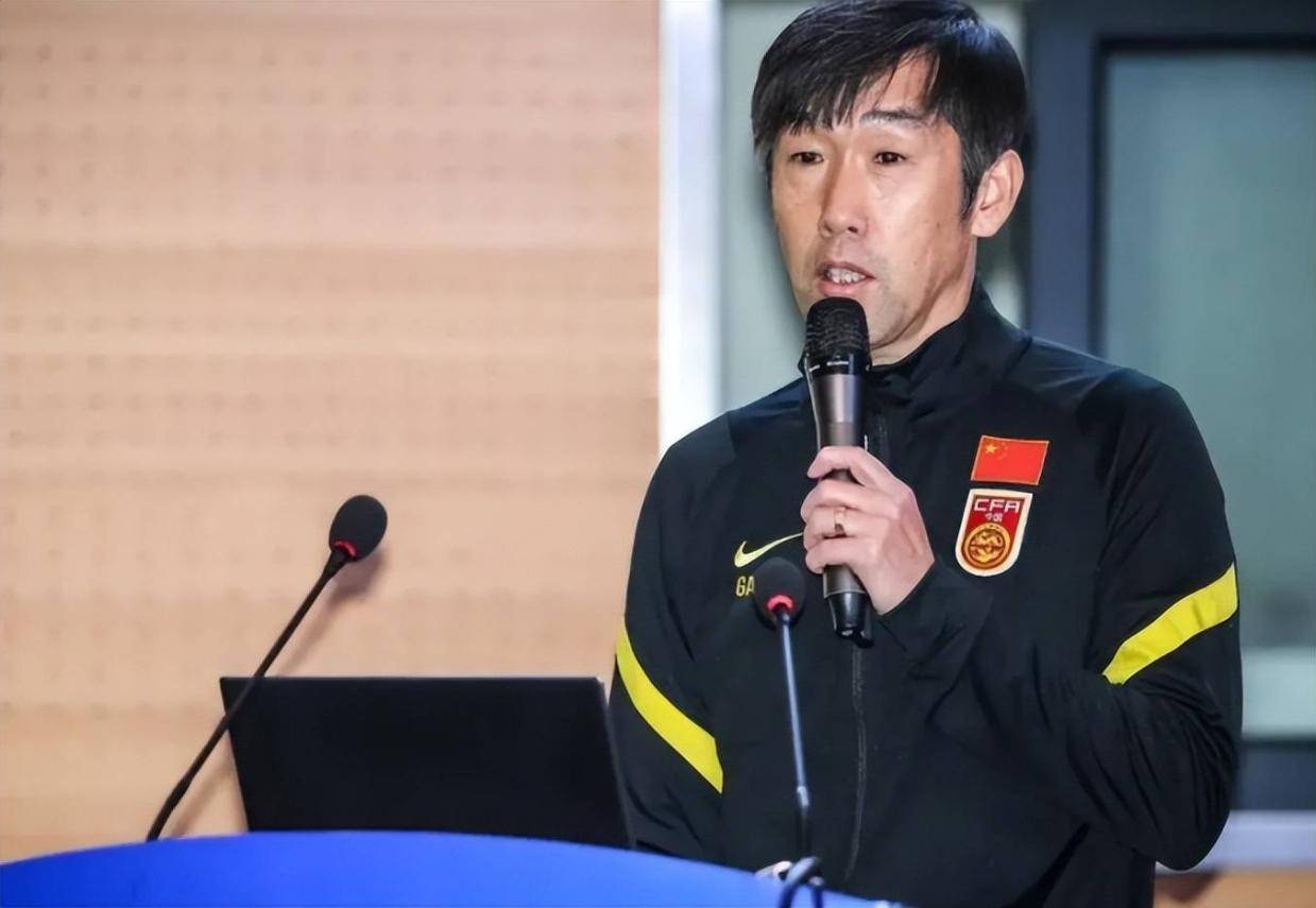 国足新教练组正式官宣亮相！孙继海+高洪波携手挑大梁，范志毅领衔