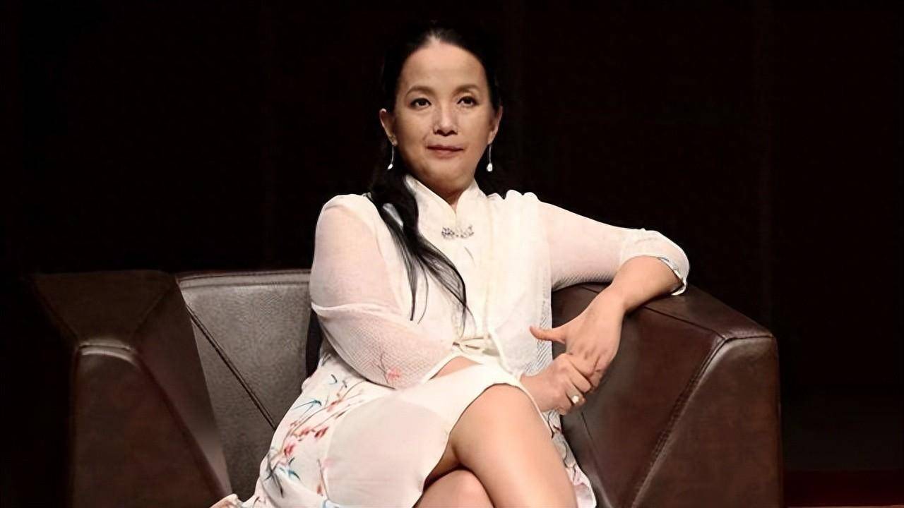 迎娶小14岁娇妻,不愿参加亲生儿子婚礼,张丰毅:婚礼规模太夸张