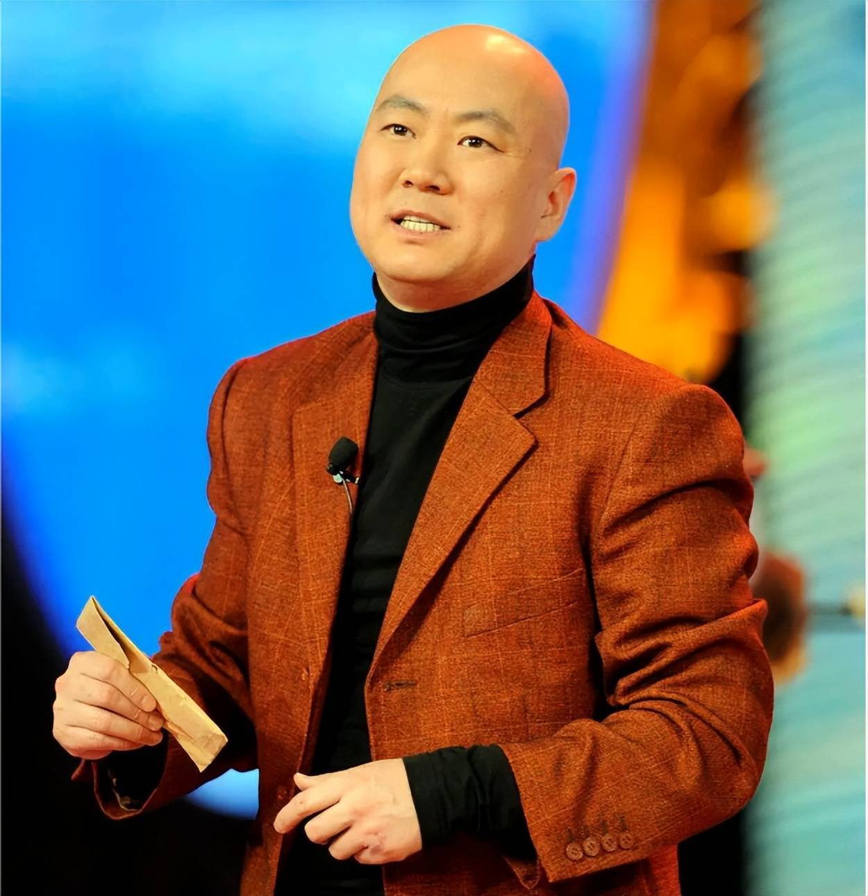 58岁郭冬临现况:一生未婚无儿女,如今已成两千万粉丝大网红