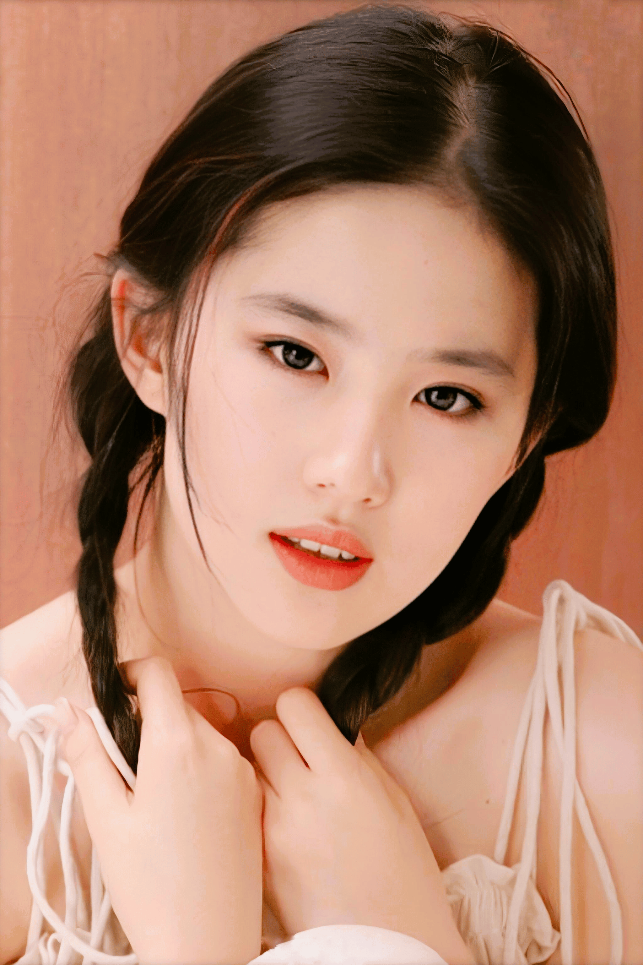 刘亦菲 38 岁生日,惠英红的祝福背后,是她真实人生的映射