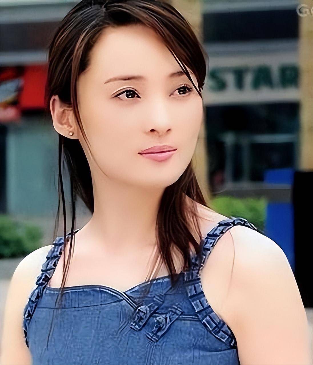 "人间水灵"蒋勤勤的出圈往事,和她背后的三个男人