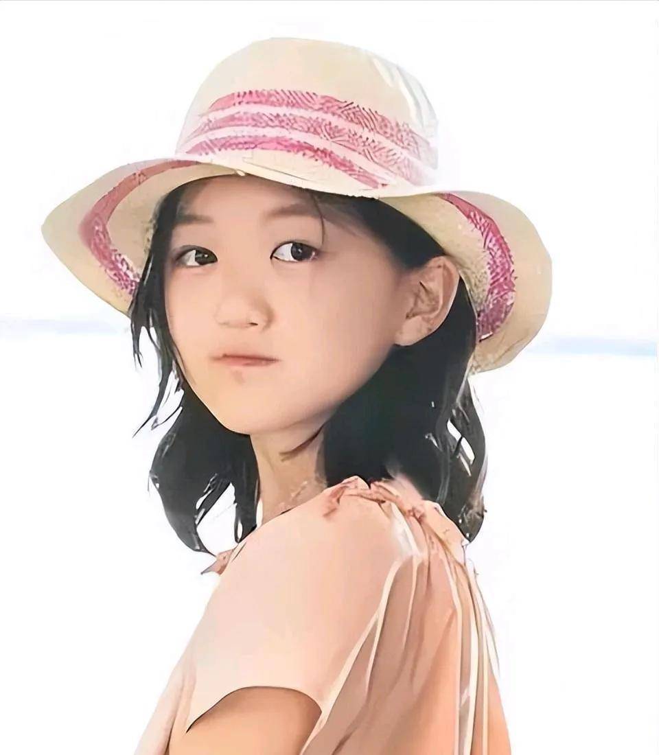 李嫣四次唇腭裂手术照曝光,坚强成长引关注,刘亦菲陈金飞牵手