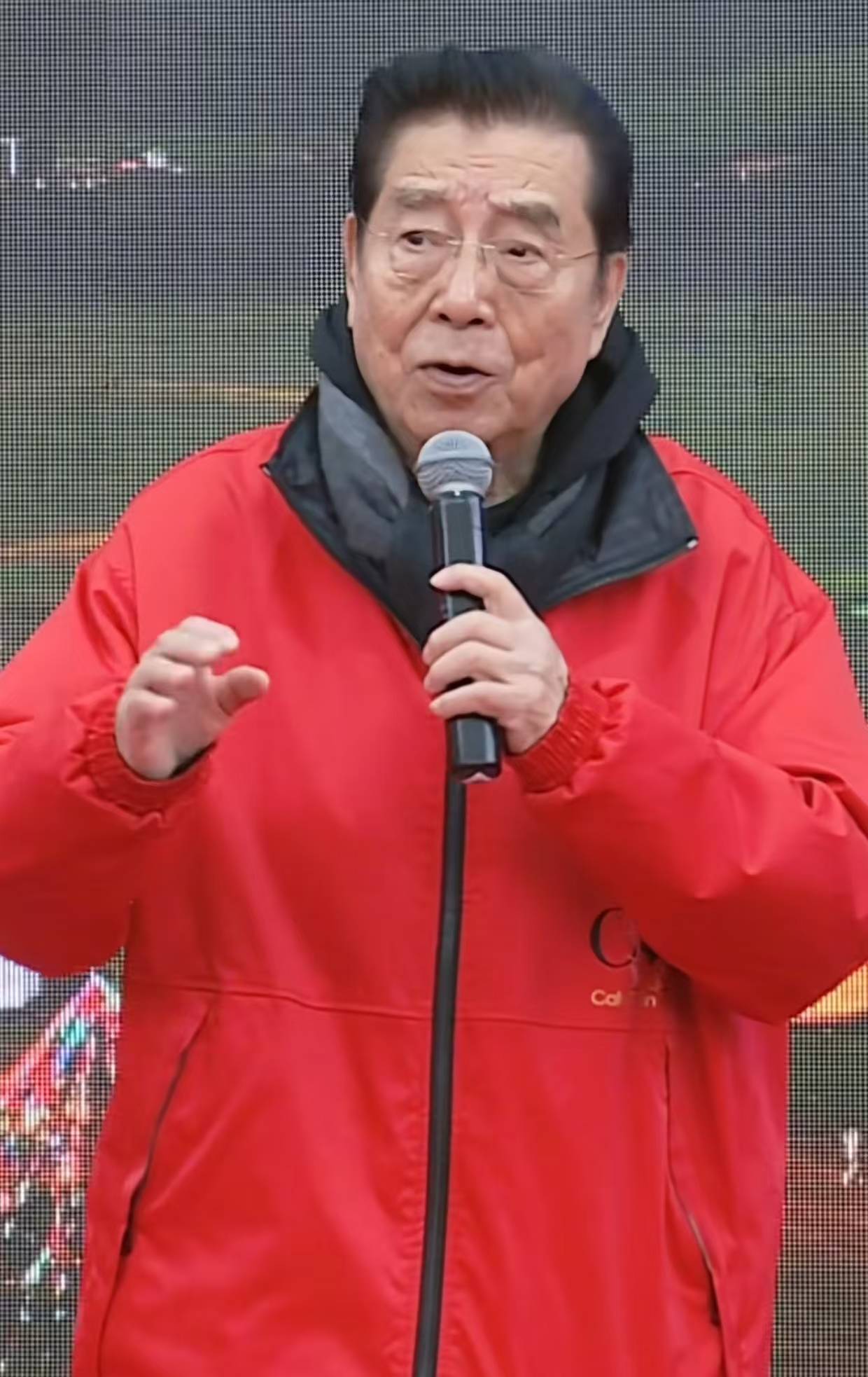 李双江儿子被曝在国外赌博输5800万,娱记出面紧急辟谣:李天一出狱后未