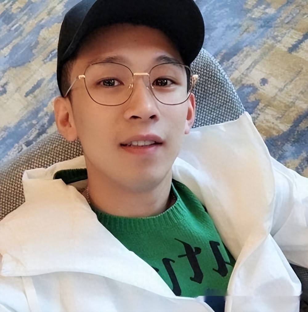 喊麦王1小时收入过万,曾被成功人士接走女友,隐隐有复出迹象