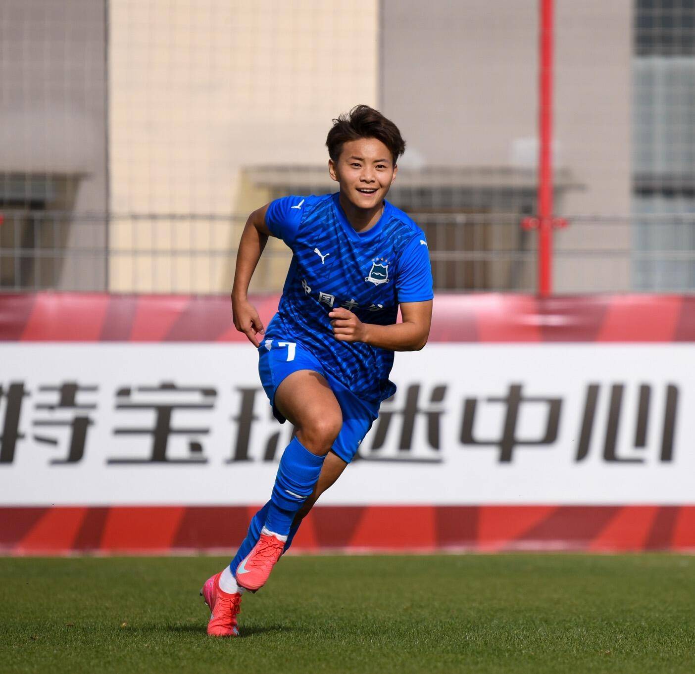 王霜复出助武汉登顶!女足榜首之争白热化