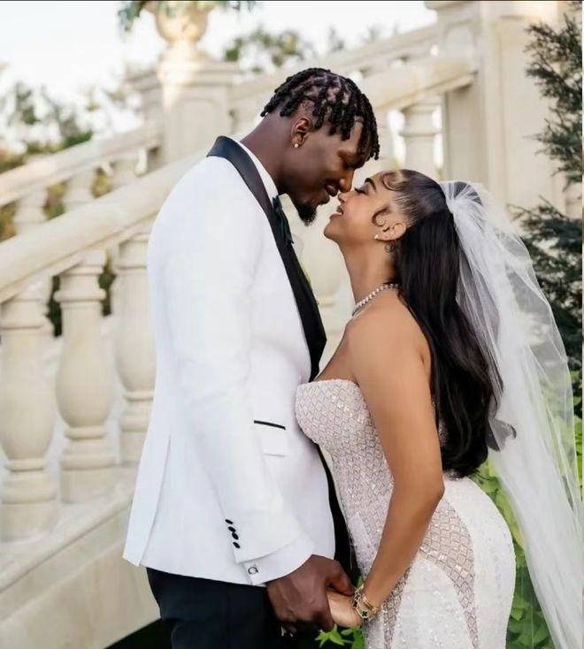 火箭新援史密斯11年爱情长跑,与妻生5子