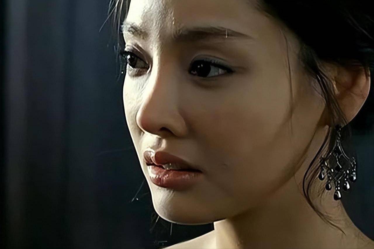 29岁女星的230页控诉:被迫陪睡31人近百次,为尽兴做绝育手术