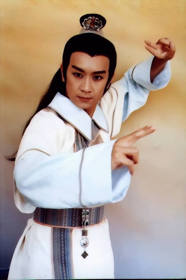 原创要养一家8口的陈浩民越来越没底线52岁还与小20岁女星演烂片