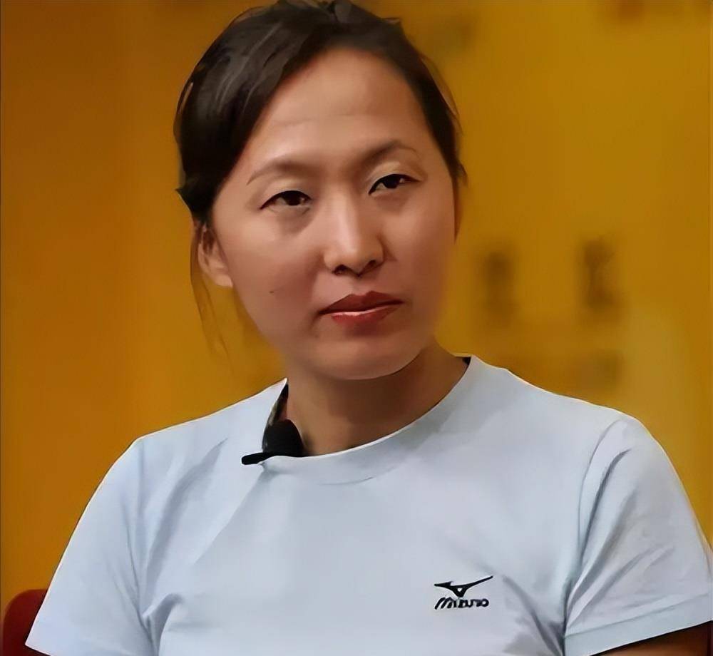 奥运冠军二婚嫁控制狂,52岁带仨娃绝地反杀