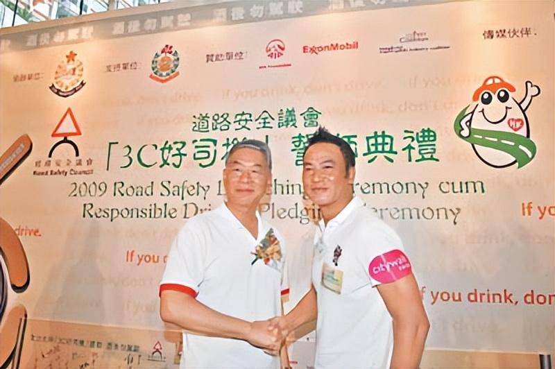 天王刘德华不再隐瞒,揭开任达华"背景谜团",难怪向华强不敢惹