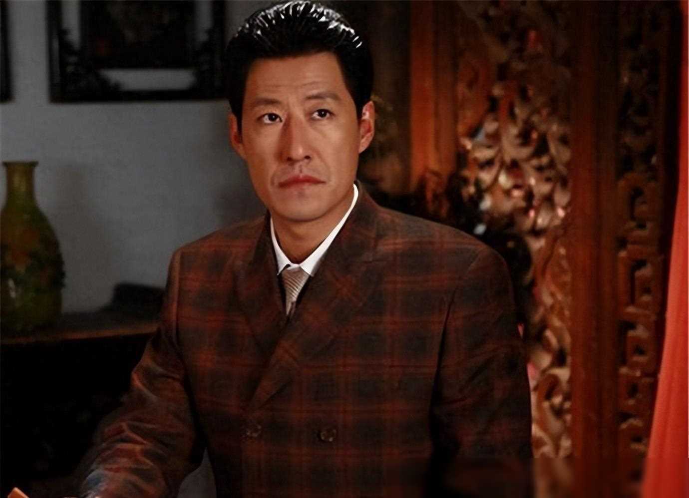 可能,再多的名与利都救不了现在的于震!