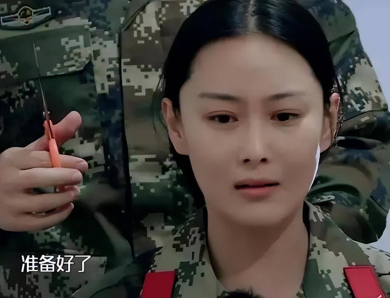 作为军人何捷常常需要长期驻守在部队,无法时刻陪伴在张馨予身边