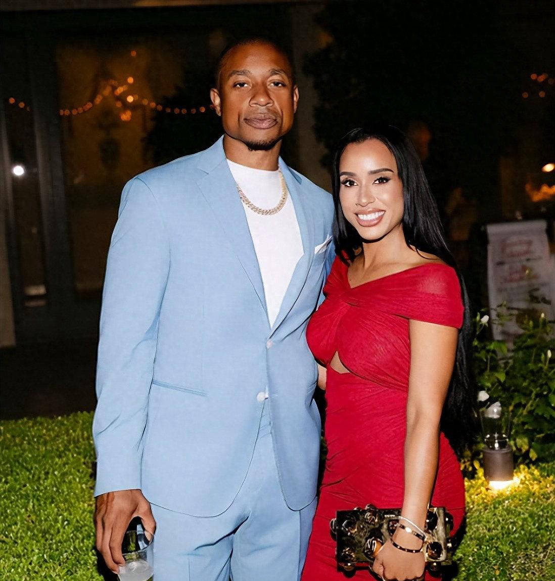小托马斯近况:参加比尔婚礼,35岁仍怀念nba,与漂亮妻子幸福生活