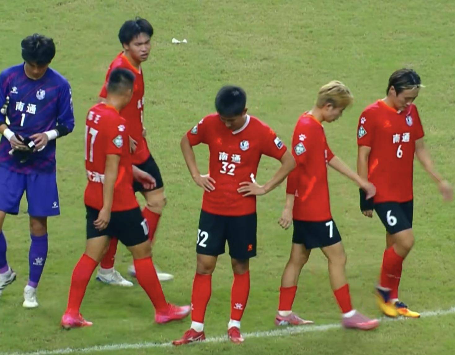 随着连云港1-0扬州，南通9连胜，镇江9连败，苏超最新积分榜出炉