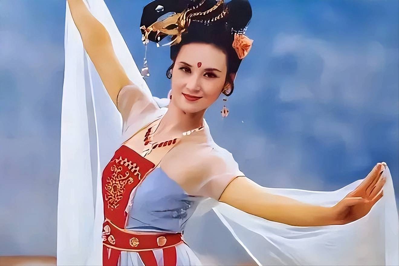 "最美嫦娥"邱佩宁:一部戏红一生,今身家过亿,捐了上百所小学