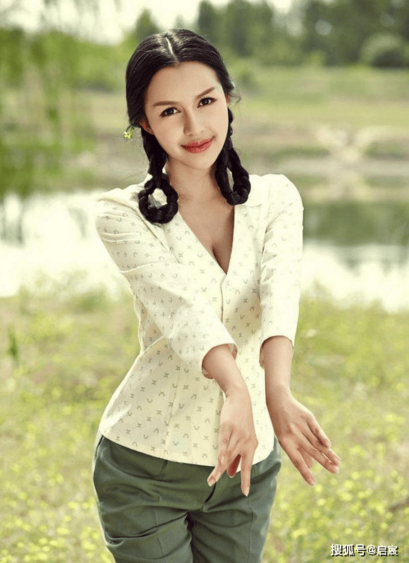 网红苏梓玲,身材太顶了!五官精致加身材比例协调,迅速蹿红网络