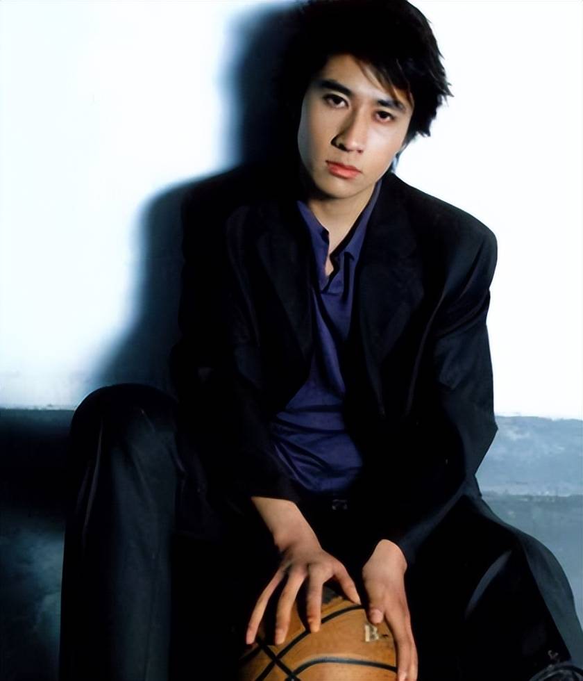 跟盛超有点不一样的是,当年《星梦缘》里的女演员陈彦妃,现在过得滋润