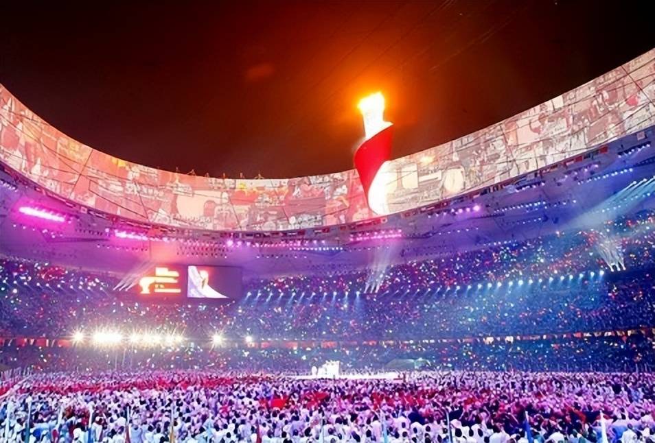 22岁嫁大学老师,43岁执导北京奥运会开幕式,还和张艺谋"吵架"