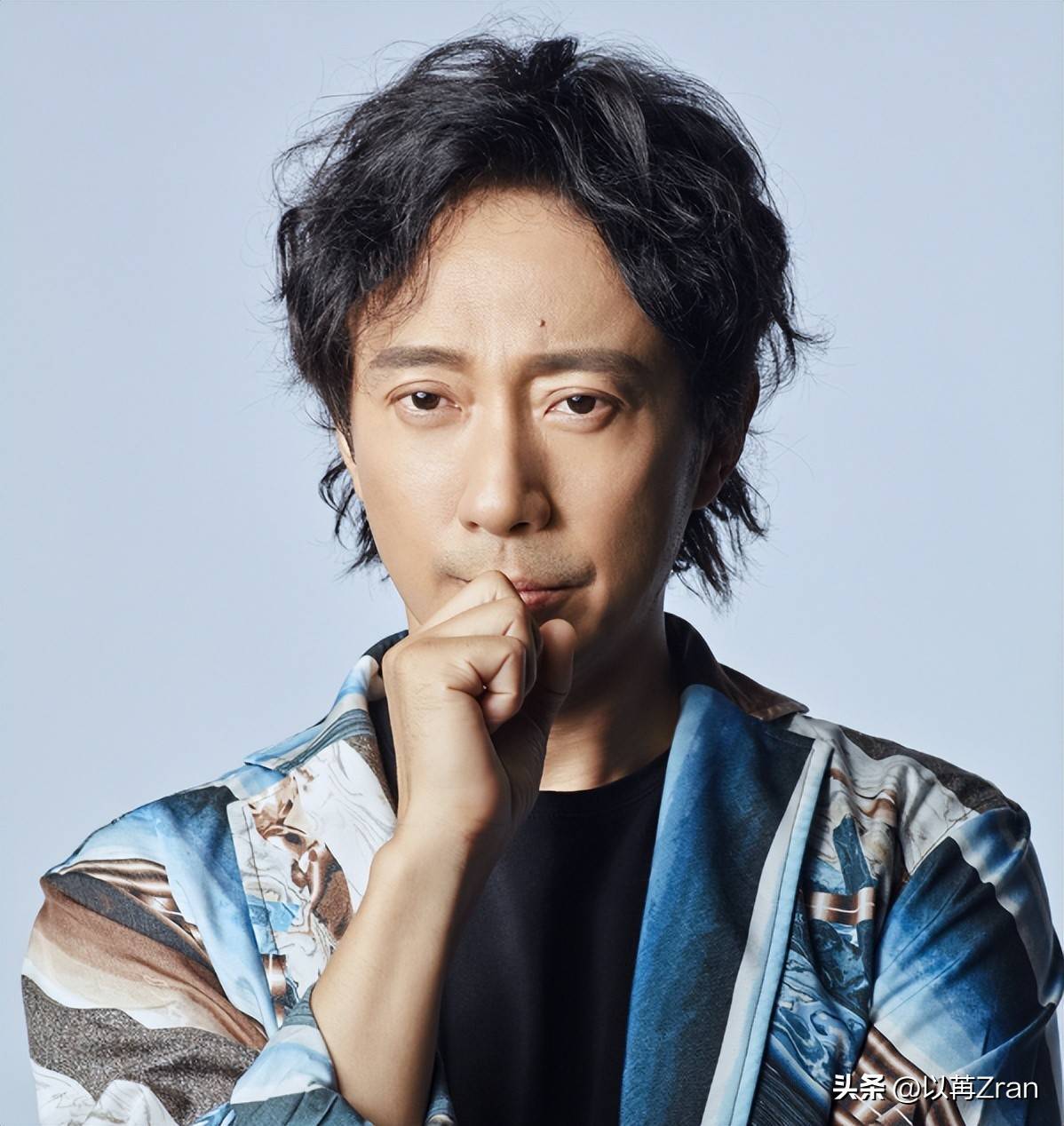 赵立新放弃国籍替日辩解引发争议形象崩塌如今成了公众笑柄