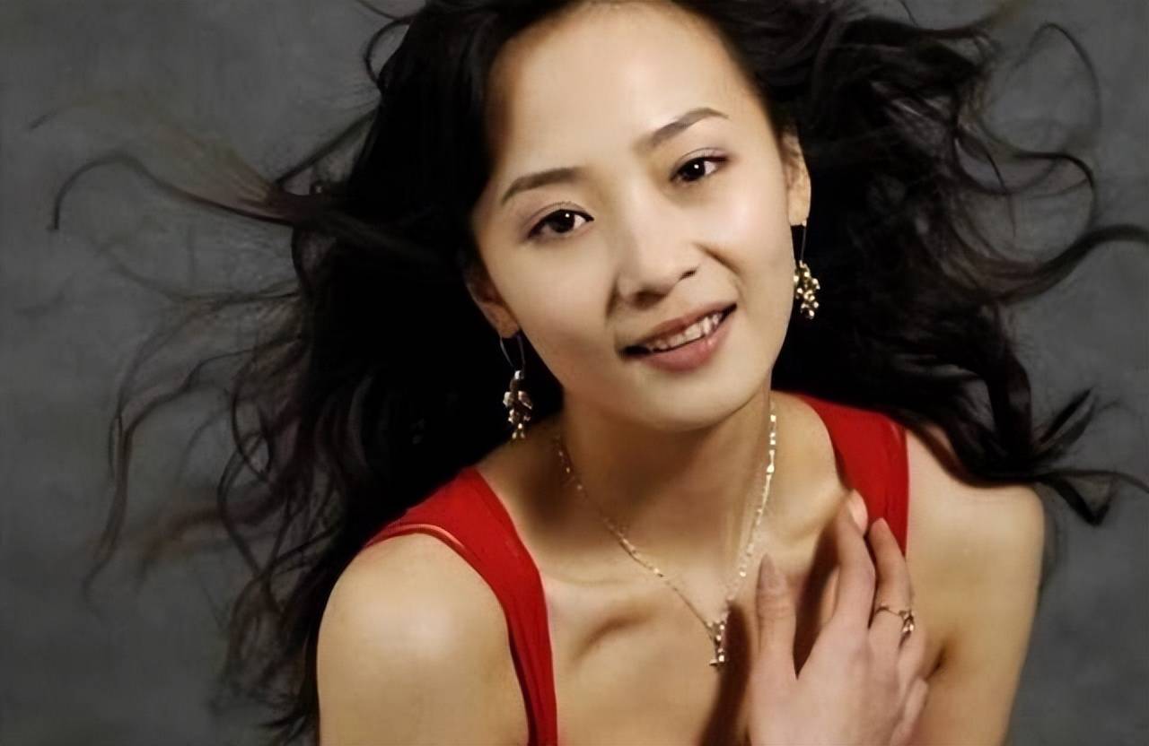 曲栅栅:余生好好走,嫁落魄丈夫,赚钱养夫8年,今41岁苦尽甘来