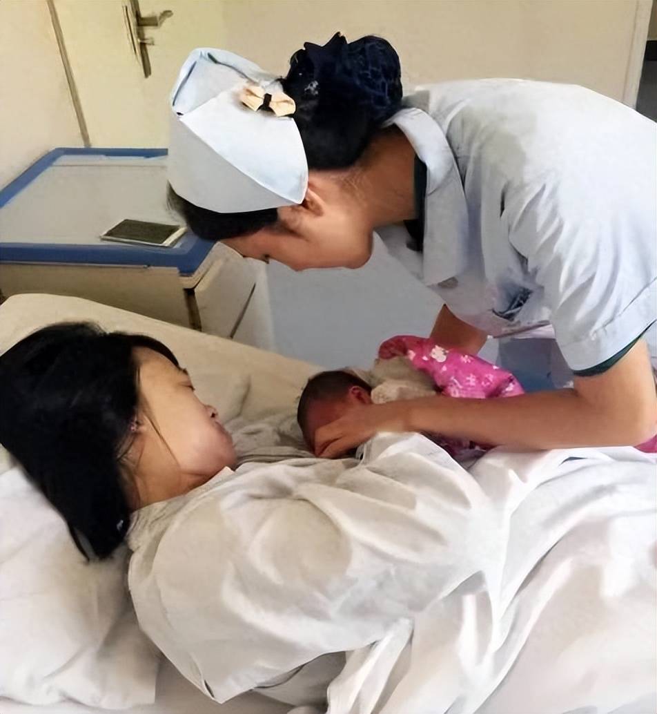 我的喂奶视频被发到群里,宝妈崩溃：尊严碎一地