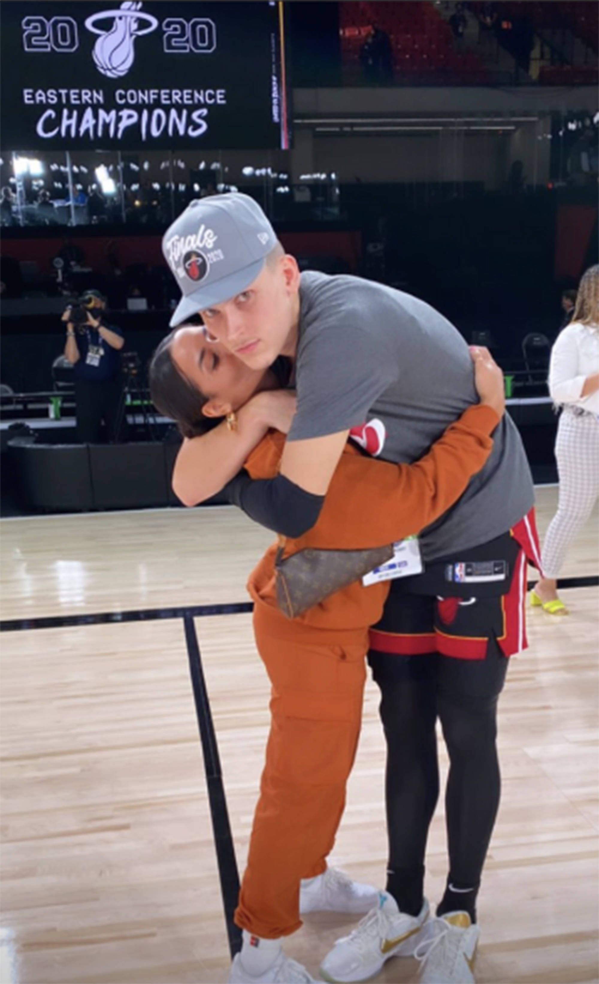 原创贵圈真乱希罗女友晒照身材不输卡戴珊曾是库兹马的前女友