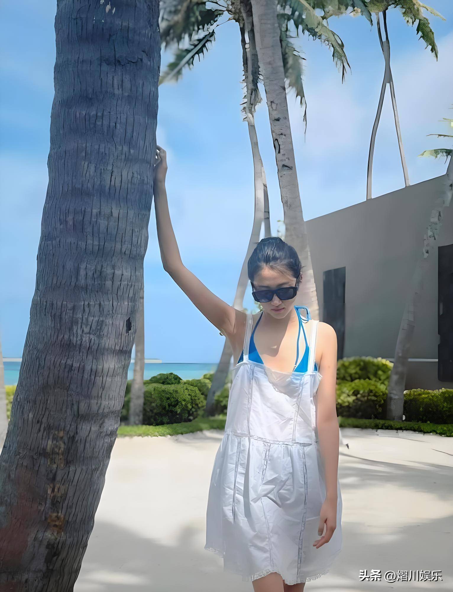 关晓彤大胆突破!泳装照惊艳,身材比例绝了,与鹿晗感情状态成谜