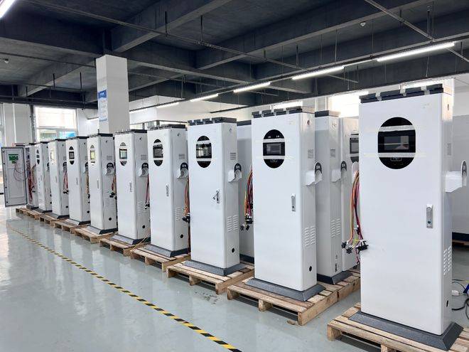 2025充电桩品牌排行榜前十强：从超充群充到液冷V2G技术实力比拼