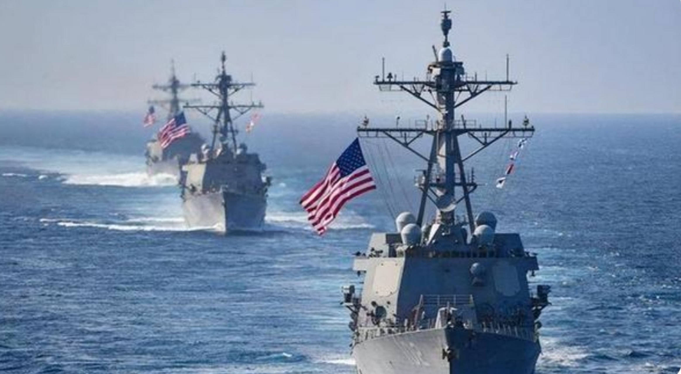 英美舰队穿台海放飞机挑衅,中方直升机群下降1100米迎战!