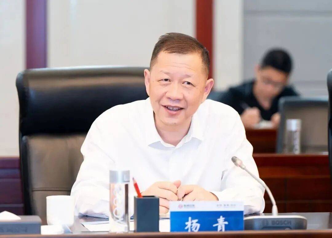 杨青还要求领导班子聚焦产品与营销变革,"坚持造中国市场客户愿意买单