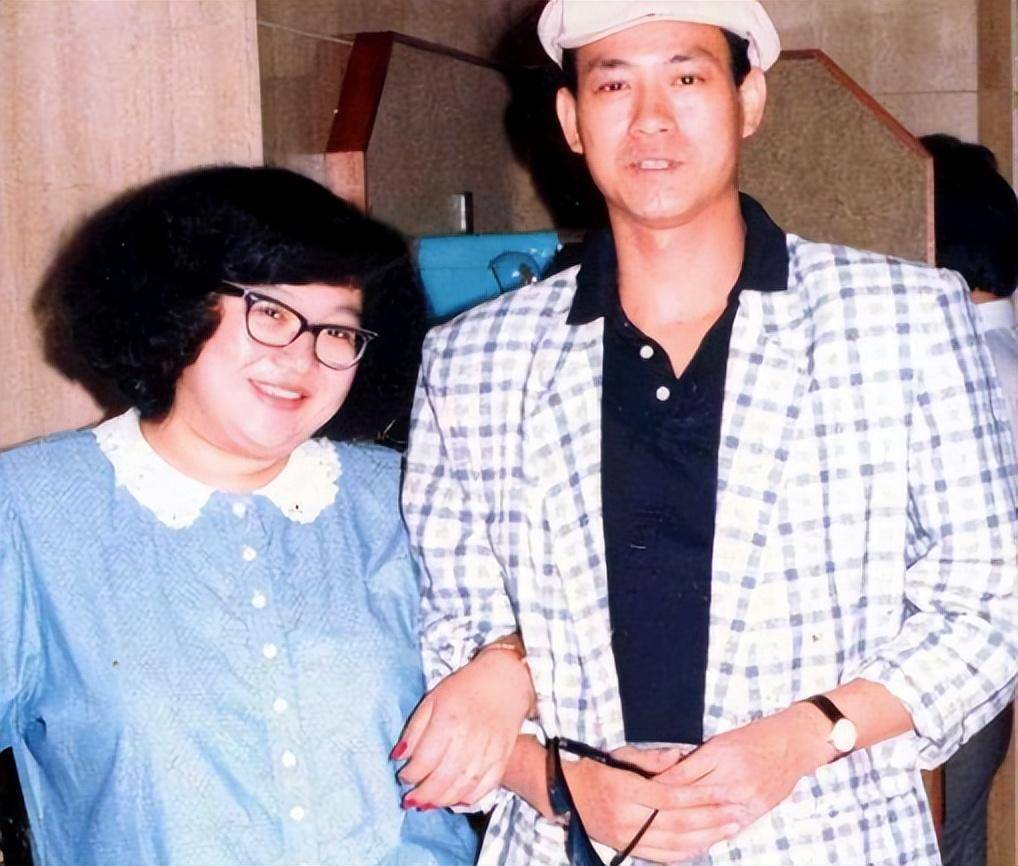 3段婚史4个女儿,靠妻上位却婚内出轨,曾抛妻弃女的他如今怎样?