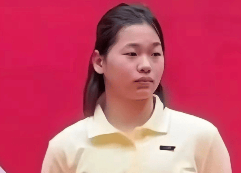 全红婵暨南大学开学典礼亮相，外形变化引热议，网友：她已成熟蜕变