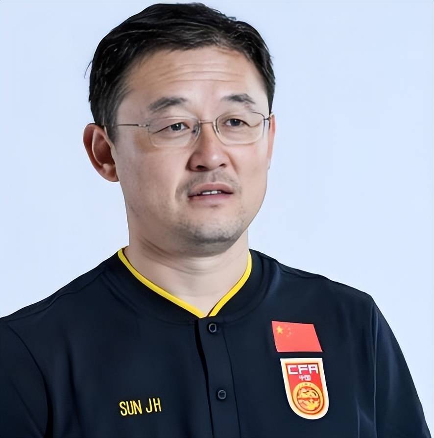 中国男足新帅人选浮出水面：四位欧洲名帅竞逐，内斯塔领衔