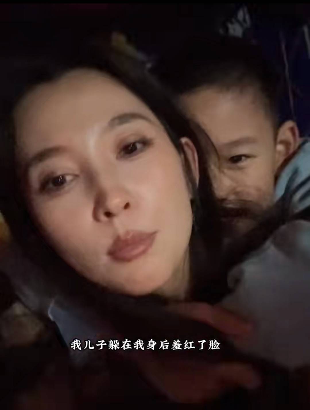 汪峰女友与前夫还有一儿子森林北首晒儿子正脸长相一般约七八岁