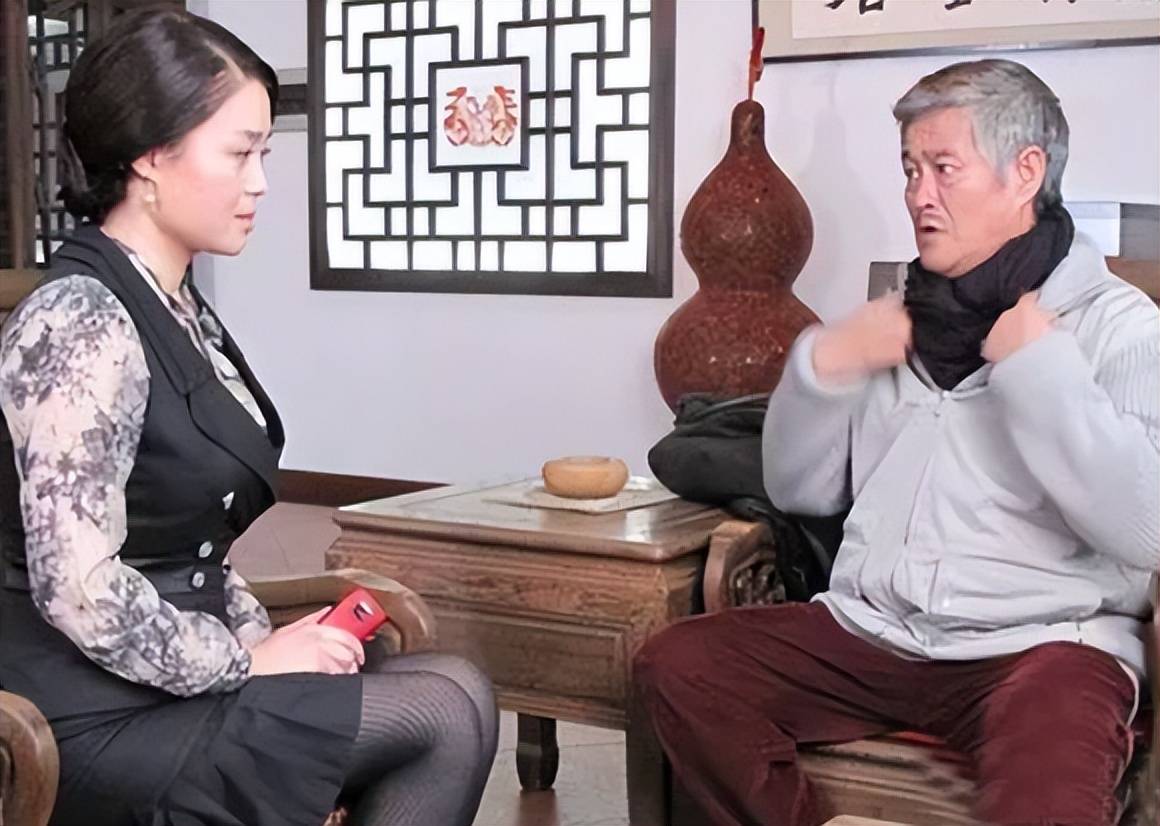 关婷娜豪宅炫富!和赵本山拍亲密戏成御用老伴,被郭德纲说胸太大