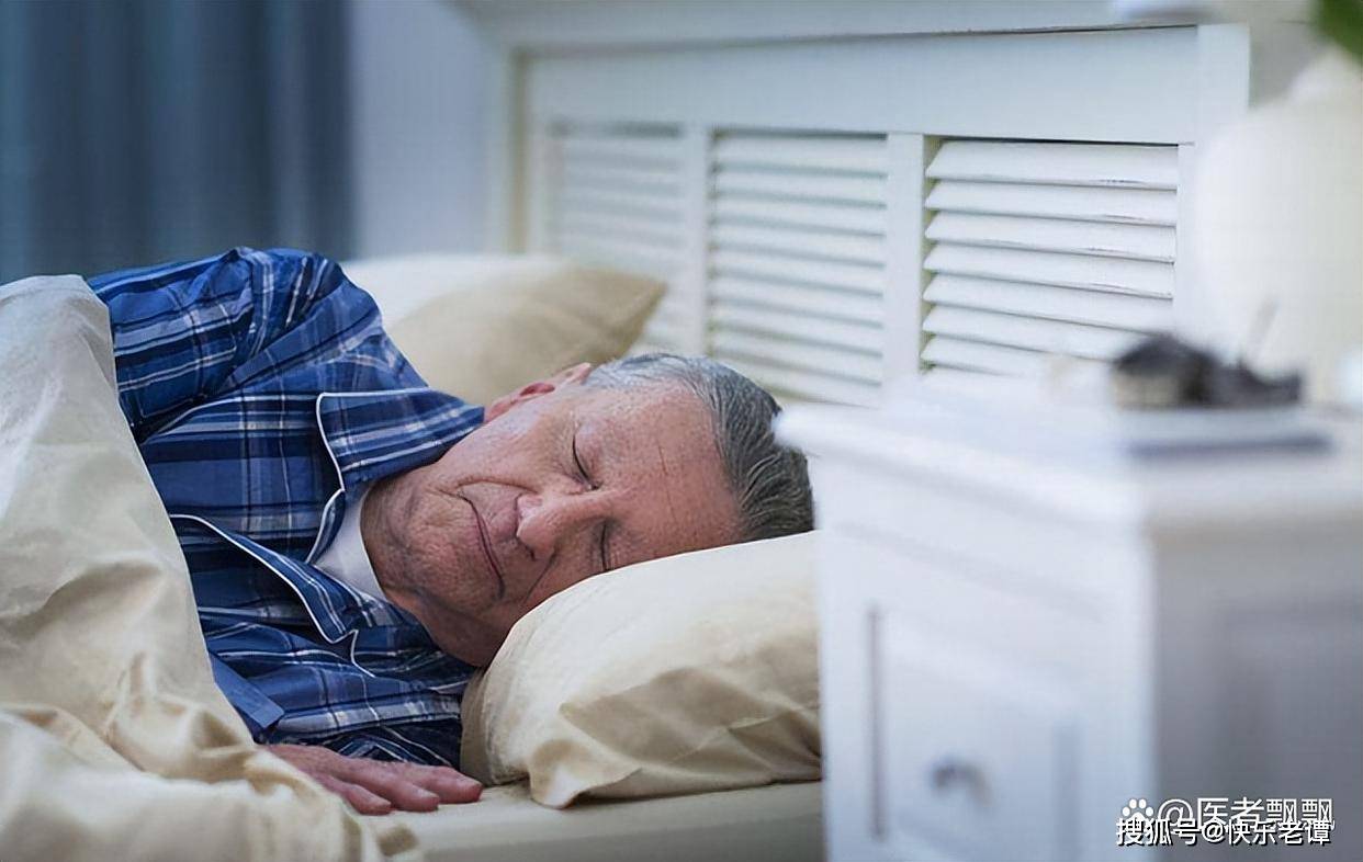 老年人睡太早是错的?医生建议60岁以上的老人,尽量在这个点睡觉